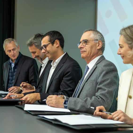 Schneider Electric renews its support for Hi! PARIS to accelerate AI research and train the next generation of talent